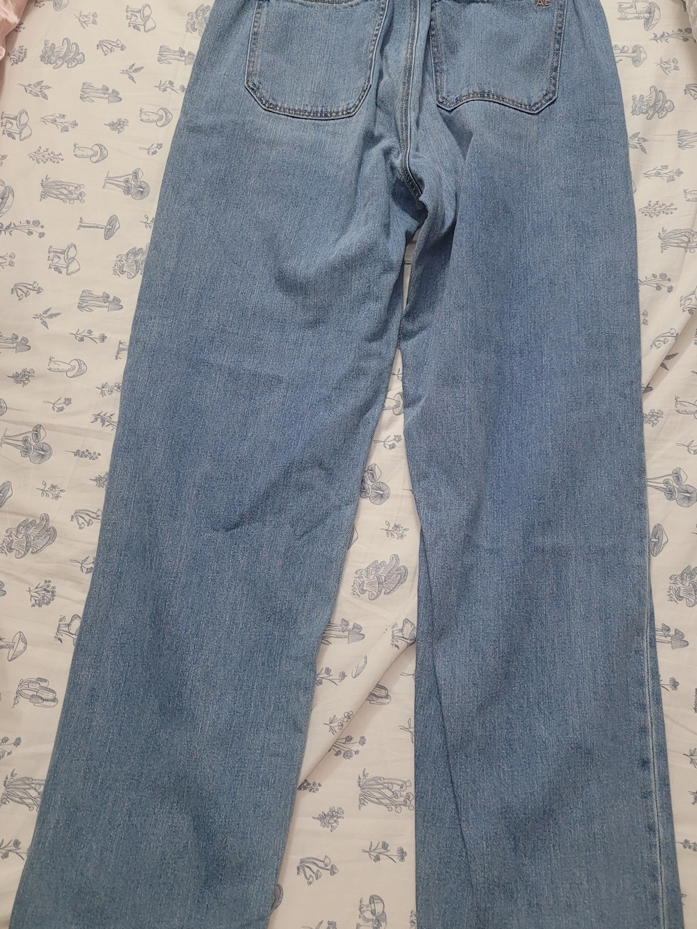 American Eagle Outfitters Light Blue High-Rise Paperbag Waist Jeans - Picture 3 of 5